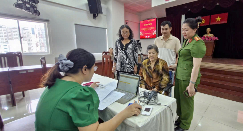 Công an TP Hồ Chí Minh thu thập mẫu ADN thân nhân liệt sĩ chưa xác định danh tính -2