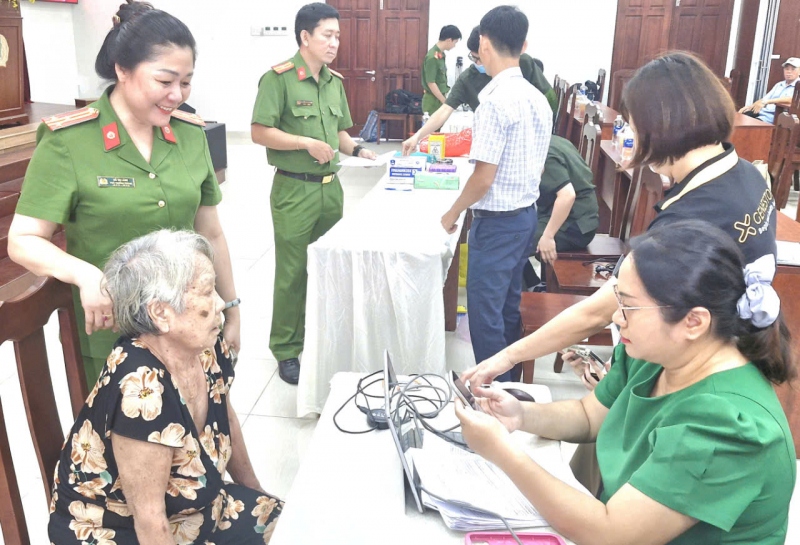 Công an TP Hồ Chí Minh thu thập mẫu ADN thân nhân liệt sĩ chưa xác định danh tính -4