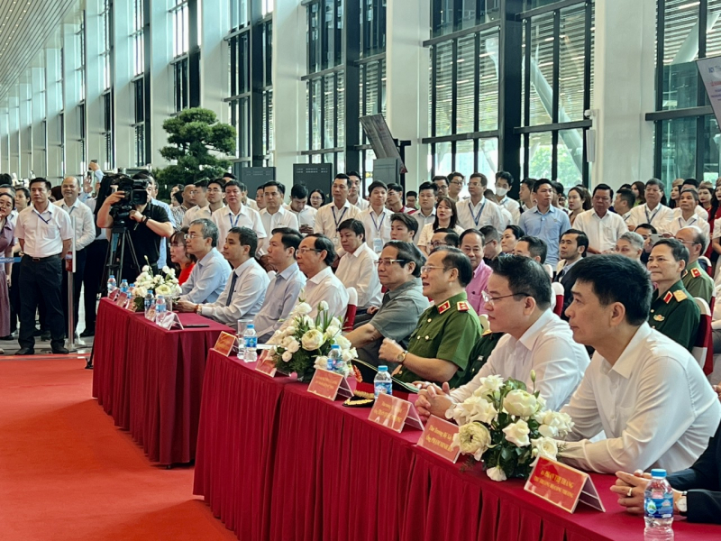 Làm thủ tục chuyến bay qua VNeID tại sân bay Tân Sơn Nhất -0