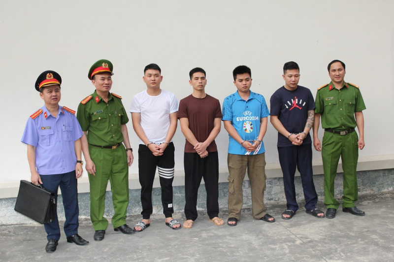 Thủ đoạn của 4 đối tượng sản xuất 3.500 tấn giá đỗ ngâm hóa chất -0