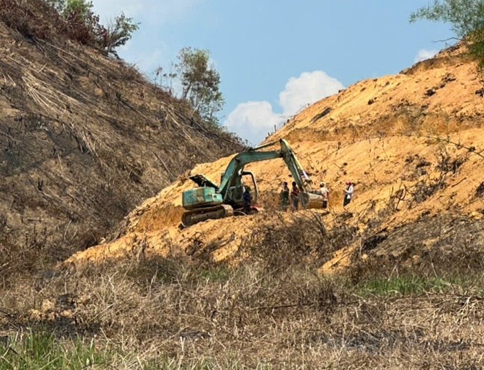 Người đàn ông bị máy múc cán tử vong -0