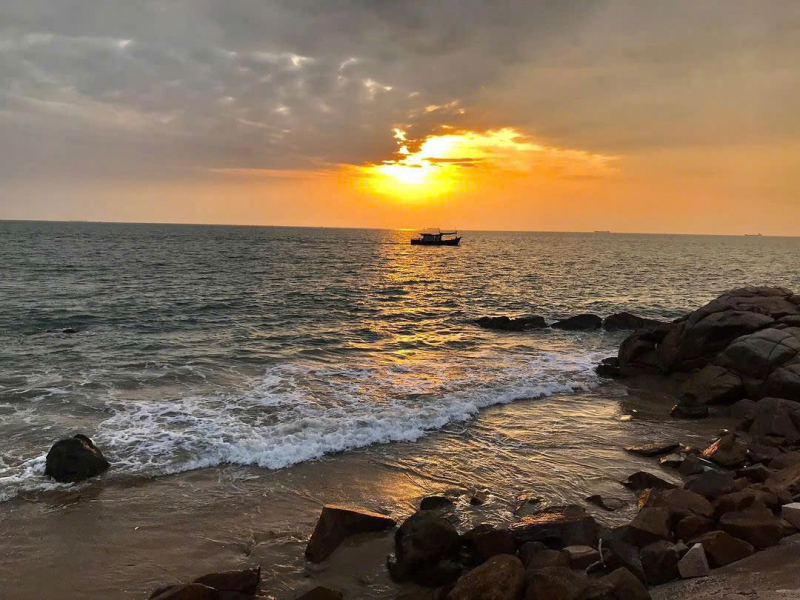 Cựu Đại tá Công an dũng cảm lao xuống biển cứu người đuối nước -0