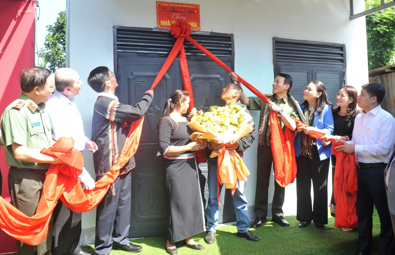 Bài 1: Bộ Công an gương mẫu đi đầu -1