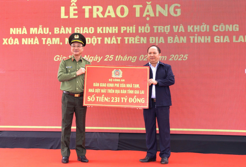 Bài 1: Bộ Công an gương mẫu đi đầu -0