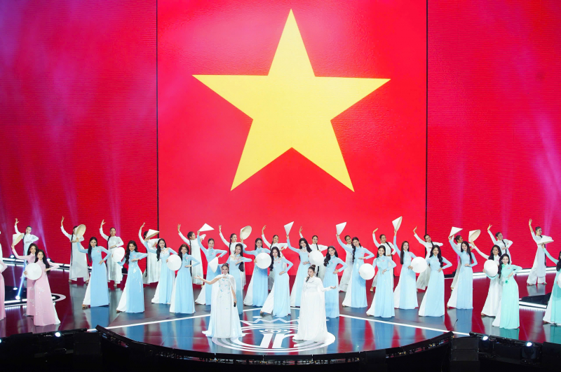 Chung khảo Hoa hậu Việt Nam 2024: Rực rỡ sắc màu văn hóa -0