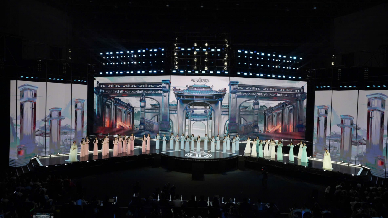 Chung khảo Hoa hậu Việt Nam 2024: Rực rỡ sắc màu văn hóa -1