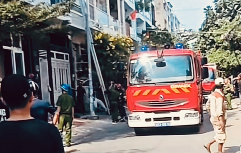 Cháy nhà 3 tầng, cụ ông 92 tuổi ngồi xe lăn bị ngạt khói -0