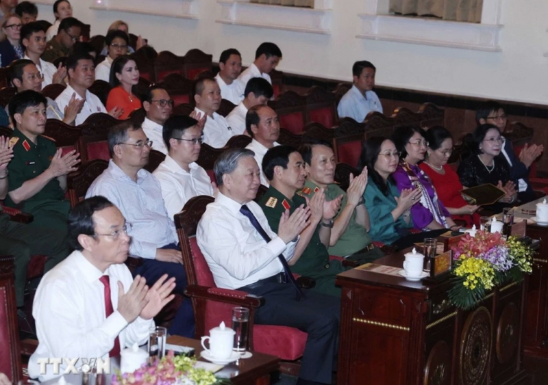 Tổng Bí thư Tô Lâm dự Chương trình hòa nhạc đặc biệt “ Bản giao hưởng hòa bình” -0