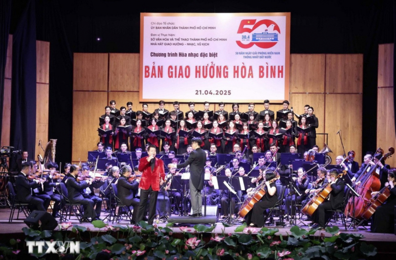 Tổng Bí thư Tô Lâm dự Chương trình hòa nhạc đặc biệt “ Bản giao hưởng hòa bình” -1