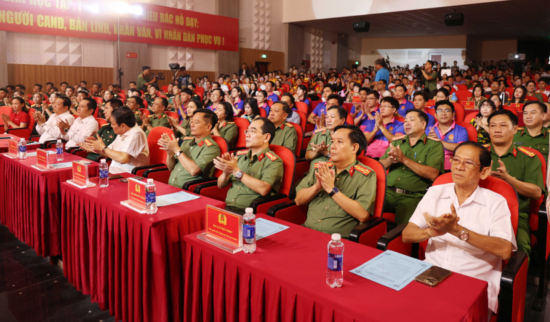 Khai mạc Hội diễn Nghệ thuật quần chúng Công an nhân dân lần thứ XIII năm 2025 khu vực IV, tại Kiên Giang -1