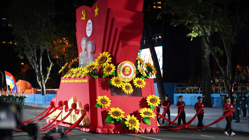 Đặc sắc hợp luyện diễu binh, diễu hành kỷ niệm 50 năm Ngày Giải phóng miền Nam -6