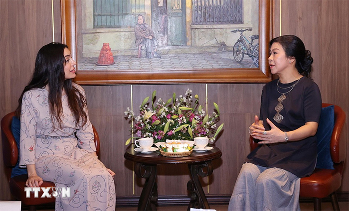 Phu nhân Ngô Phương Ly và Phó Chủ tịch Quỹ Heydar Aliyev tham quan Bảo tàng Mỹ thuật Việt Nam -1