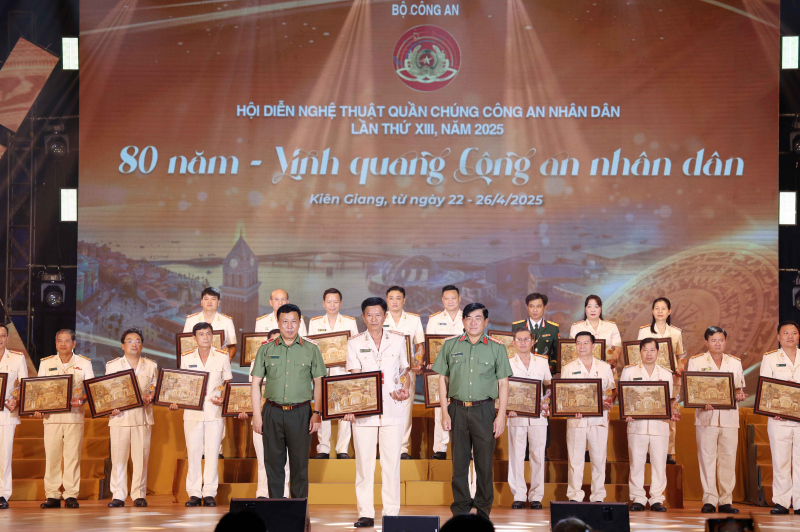 Khai mạc Hội diễn Nghệ thuật quần chúng Công an nhân dân lần thứ XIII năm 2025 khu vực IV, tại Kiên Giang -0