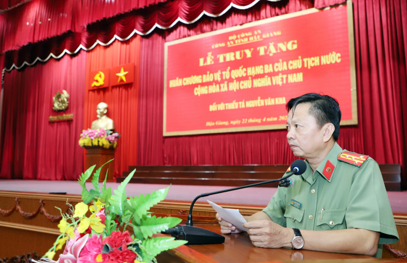 Truy tặng Huân chương Bảo vệ Tổ quốc hạng Ba đối với Thiếu tá Nguyễn Văn Kha -0