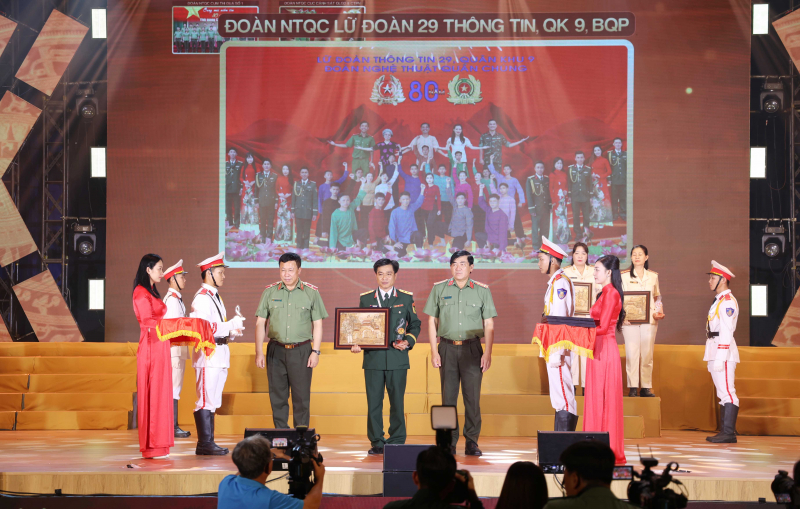 Khai mạc Hội diễn Nghệ thuật quần chúng Công an nhân dân lần thứ XIII năm 2025 khu vực IV, tại Kiên Giang -1