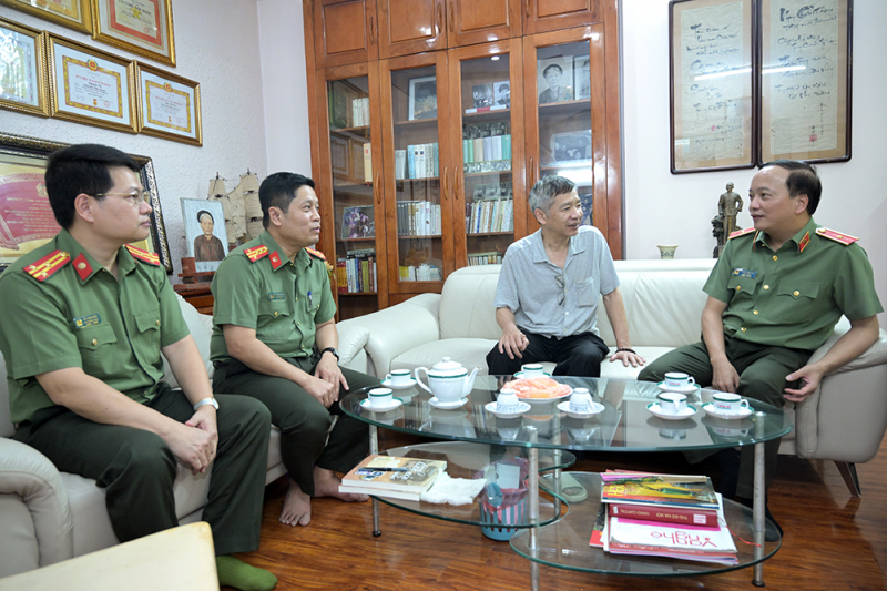 Thăm hỏi, tri ân gia đình các đồng chí cố lãnh đạo Bộ Công an -0