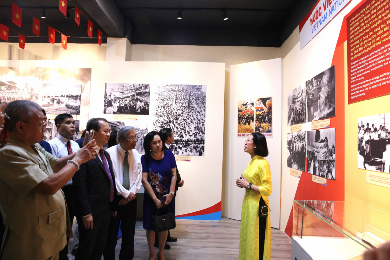 Trưng bày 150 tài liệu, hình ảnh từ 1954 – 1976 tại triển lãm “Non sông liền một dải” -0