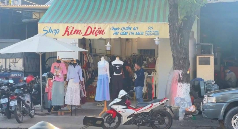 Nguỵ trang dưới hình thức mở shop kinh doanh quần áo để môi giới mại dâm qua zalo -0