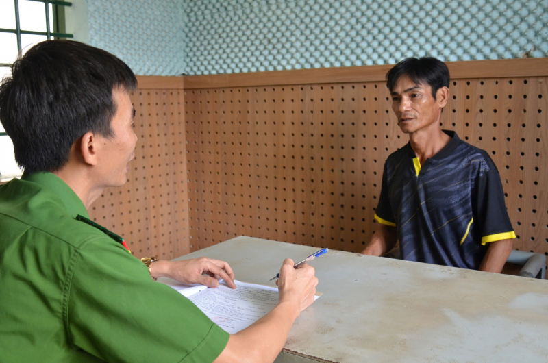 Từ người đi đòi nợ thành tên cướp tài sản -0