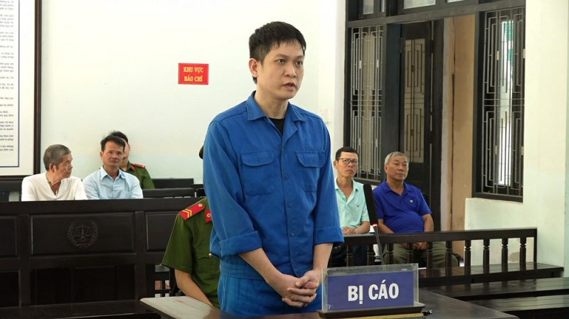 Chiếm đoạt tiền công ty để “kinh doanh” đánh bạc qua mạng -0