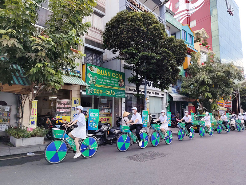 Nhiều khách hàng trải nghiệm chi tiêu tại “Con đường ưu đãi” do VPBank triển khai -0