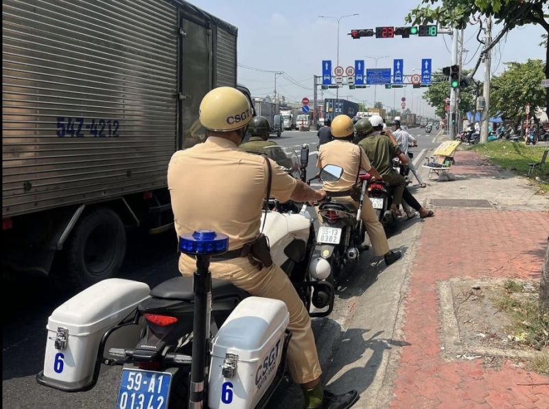 Tài xế xe tải lưu ý chọn tuyến đường phù hợp trong những ngày tổ chức lễ kỷ niệm 30/4 -0