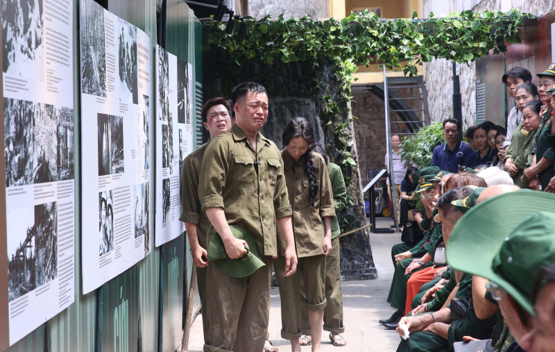 Triển lãm chuyên đề “Khúc ca hoà bình”: Sinh động và xúc động -1