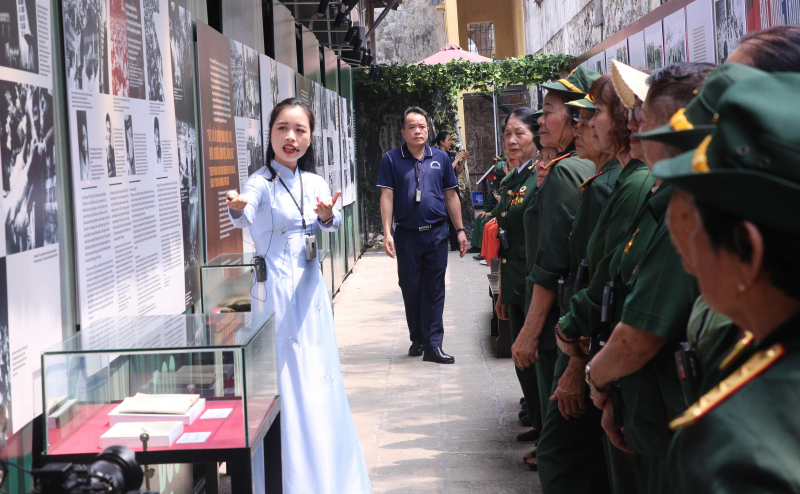 Triển lãm chuyên đề “Khúc ca hoà bình”: Sinh động và xúc động -0