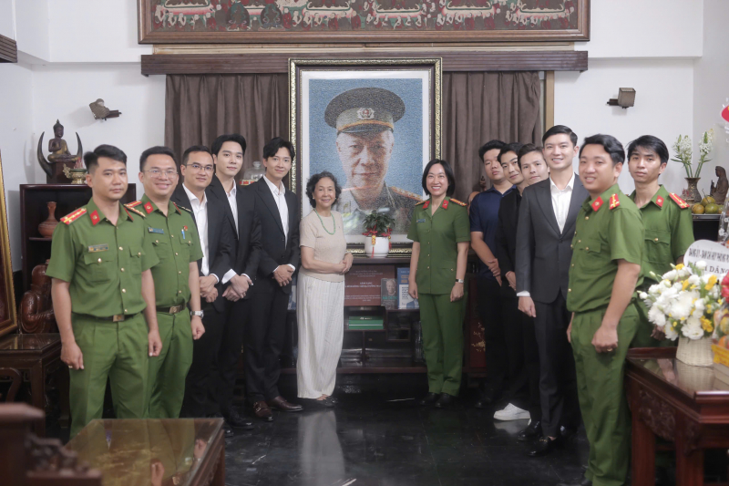 Ciudad Ho Chi Minh: Jóvenes artistas y soldados en el viaje “Tras las huellas de los héroes…” -0