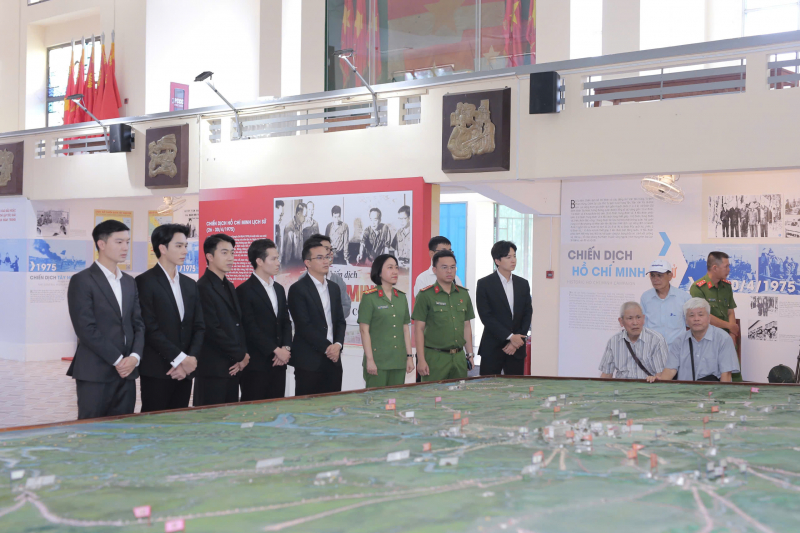 Ciudad Ho Chi Minh: Jóvenes artistas y soldados en el viaje “Tras las huellas de los héroes…” -5