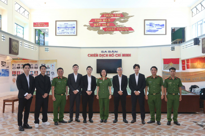 Ciudad Ho Chi Minh: Jóvenes artistas y soldados en el viaje “Tras las huellas de los héroes…” -6