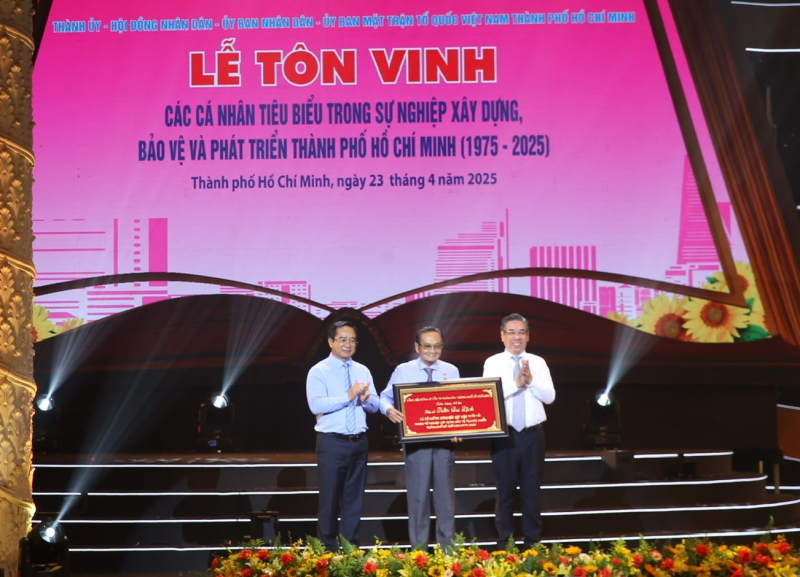 TP Hồ Chí Minh tôn vinh 60 cá nhân tiêu biểu trong sự nghiệp xây dựng, bảo vệ và phát triển thành phố -2