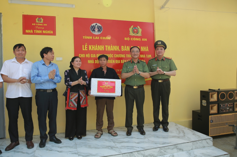 Dựng mái ấm giữa đại ngàn – Hành trình yêu thương của người lính Công an -0