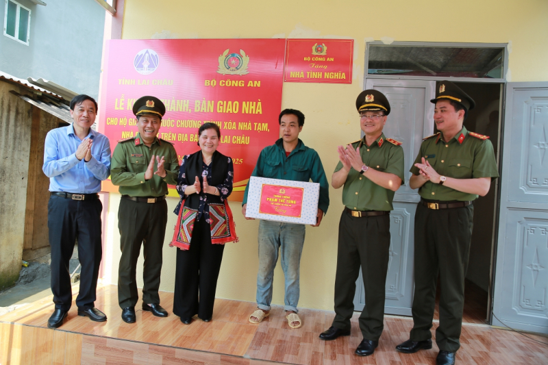 Dựng mái ấm giữa đại ngàn – Hành trình yêu thương của người lính Công an -0