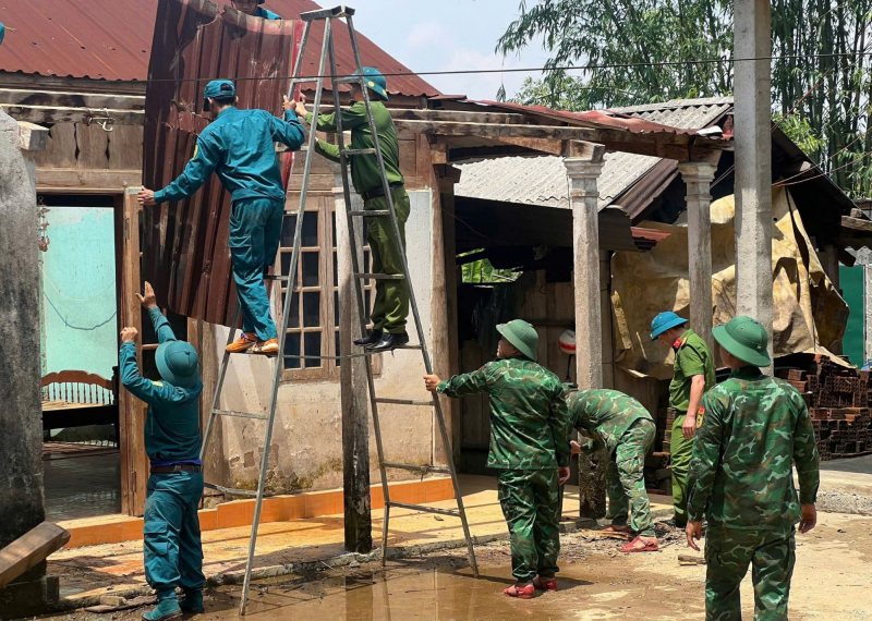 Khẩn trương giúp người dân miền núi A Lưới khắc phục hậu quả dông lốc  -0