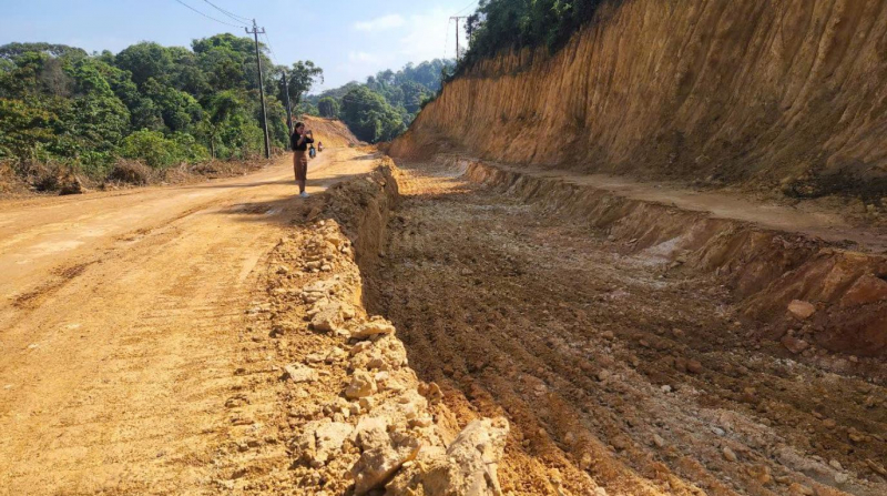 Thi công đường nối Kon Tum - Quảng Ngãi nguy cơ mất an toàn giao thông -1