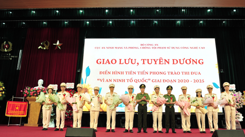 Xuất hiện nhiều tập thể, cá nhân điển hình tiên tiến với thành tích xuất sắc, nổi bật -0