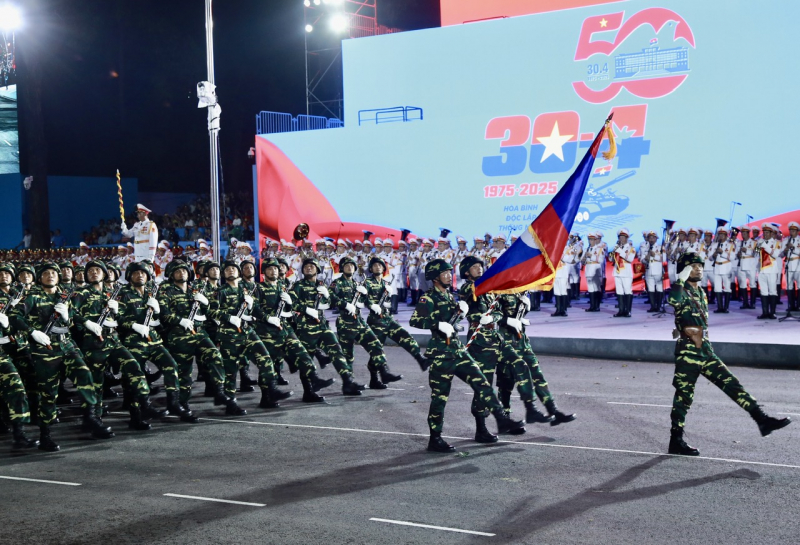 Mãn nhãn với buổi sơ duyệt diễu binh, diễu hành mừng 50 năm Giải phóng miền Nam -0
