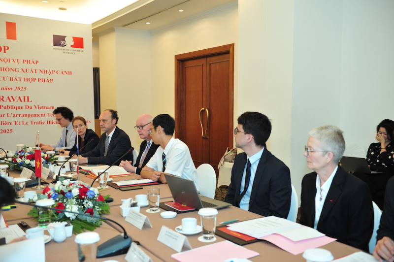 Bộ Công an và Bộ Nội vụ Pháp thoả thuận kỹ thuật phòng, chống xuất nhập cảnh trái phép -1