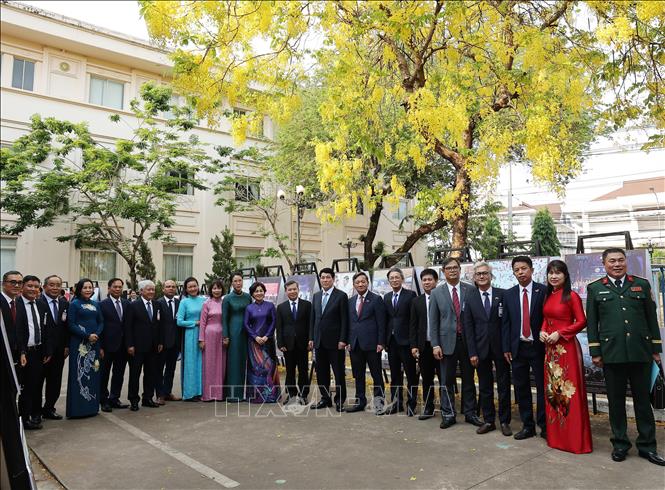 Chủ tịch nước Lương Cường thăm Đại sứ quán Việt Nam tại Lào -0