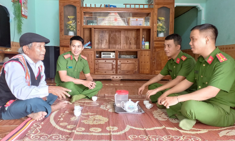 Già làng góp phần giữ bình yên Cà Dy -0
