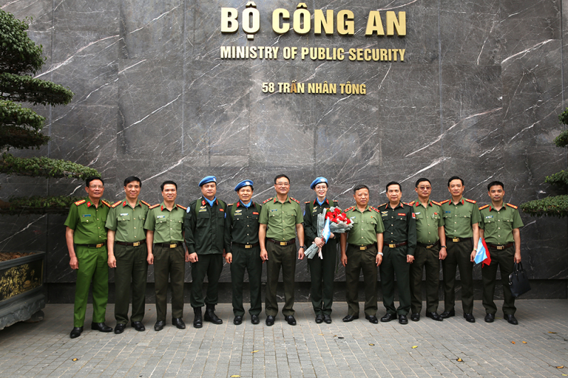 Từ chiến sĩ gìn giữ an ninh Tổ quốc đến sứ giả hòa bình thế giới -0