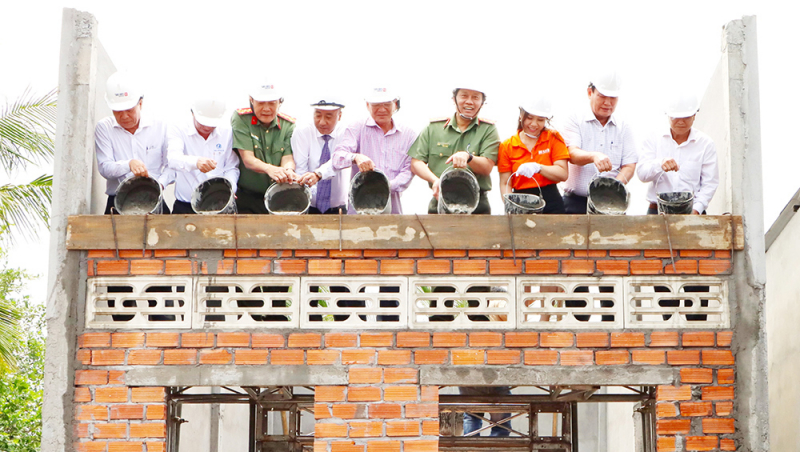 Bài cuối: Tình cảm nồng ấm với lực lượng Công an -0