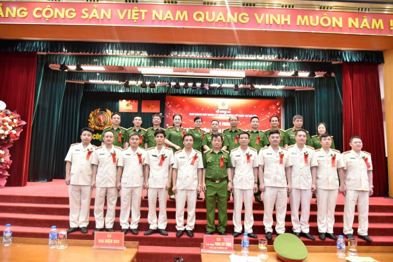 Cục Cảnh sát QLHC về TTXH tuyên dương điển hình tiên tiến phong trào thi đua 