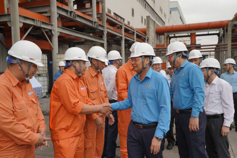 Tổng LĐLĐ Việt Nam thăm hỏi, động viên người lao động Công ty Cổ phần Nhiệt điện Quảng Ninh -0