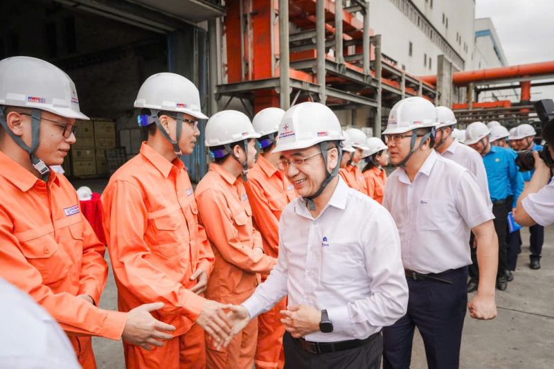 Tổng LĐLĐ Việt Nam thăm hỏi, động viên người lao động Công ty Cổ phần Nhiệt điện Quảng Ninh -0