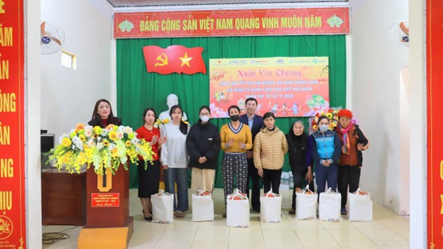 Công ty Nhiệt điện Nghi Sơn: Tặng quà Tết cho các hộ gia đình chính sách, có hoàn cảnh đặc biệt khó khăn tại địa phương -1