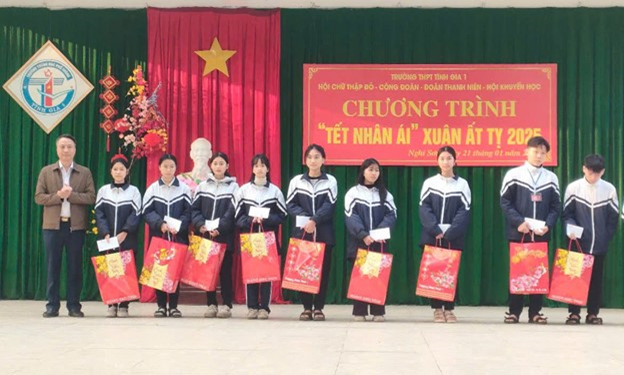 Công ty Nhiệt điện Nghi Sơn: Tặng quà Tết cho các hộ gia đình chính sách, có hoàn cảnh đặc biệt khó khăn tại địa phương -0