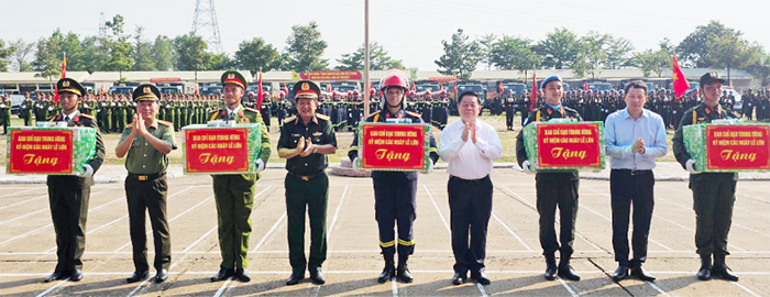 Mỗi CBCS Công an phấn đấu hết mình góp công cho ngày Đại lễ 30/4 -0