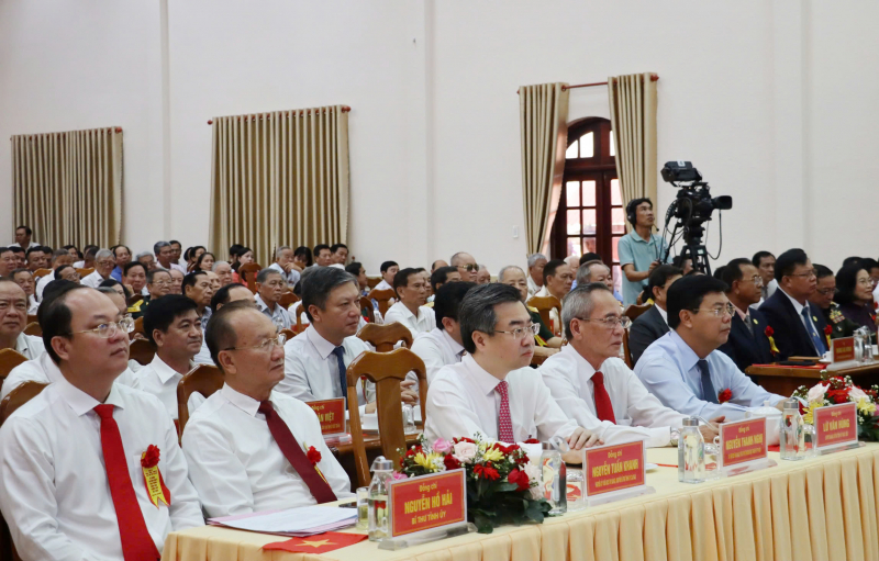 Cà Mau tổ chức họp mặt kỷ niệm 50 năm Ngày Giải phóng miền Nam, thống nhất đất nước  -1